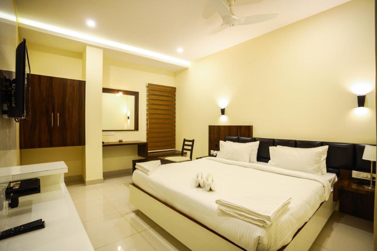 Cliff Embassy Banquet And Suites Shimoga Luaran gambar