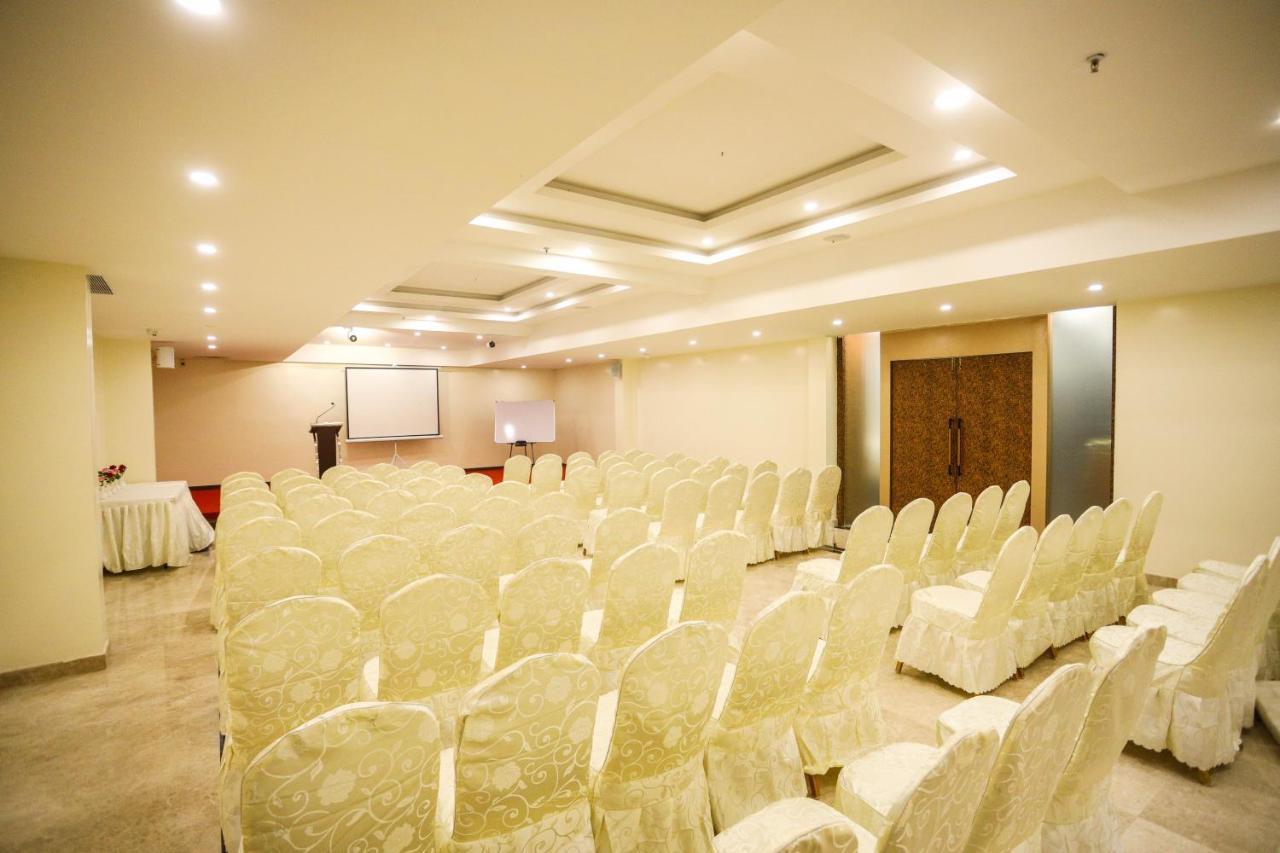 Cliff Embassy Banquet And Suites Shimoga Luaran gambar