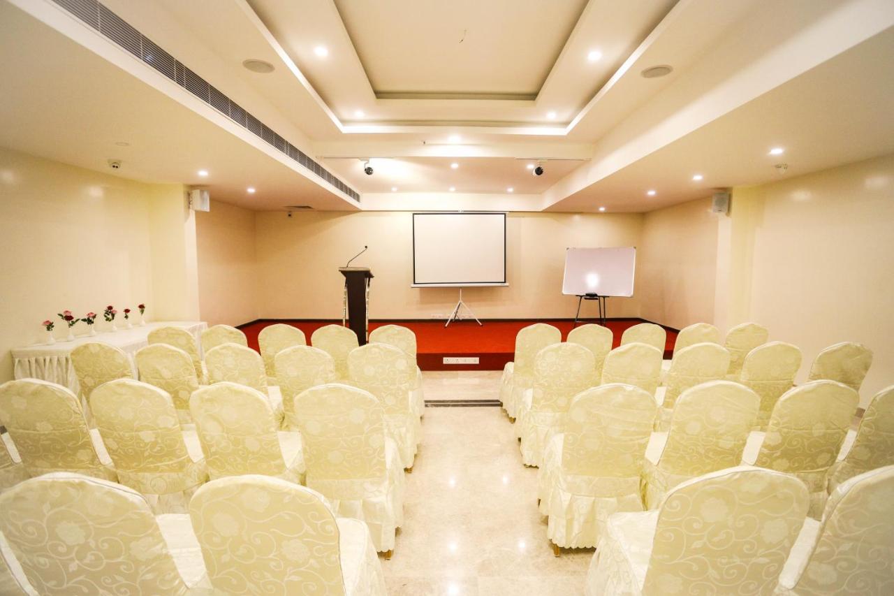 Cliff Embassy Banquet And Suites Shimoga Luaran gambar