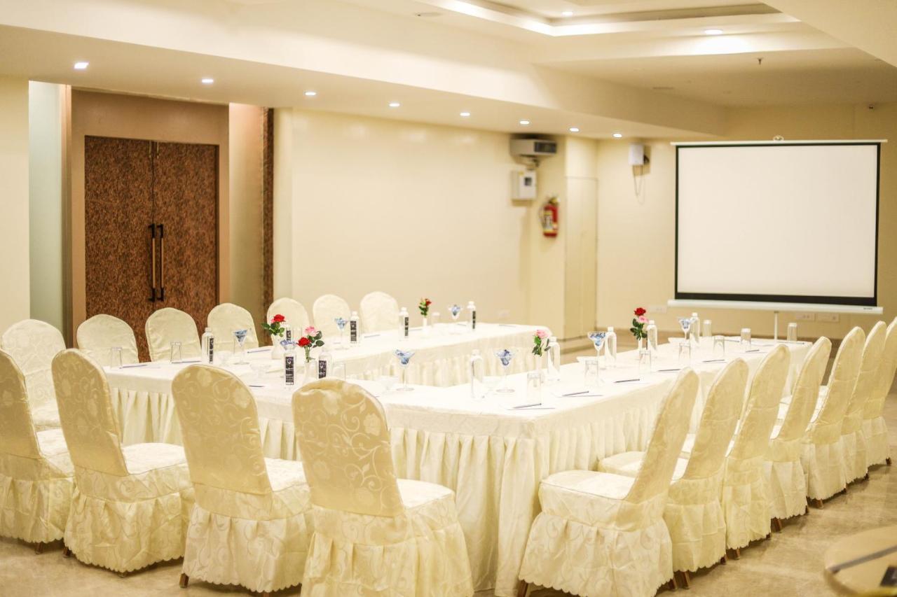 Cliff Embassy Banquet And Suites Shimoga Luaran gambar